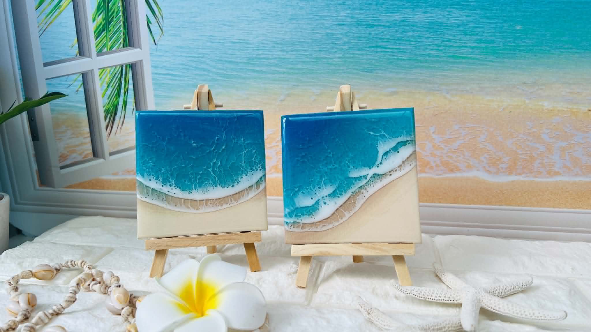 ハワイの海を思わせる横長のレジンアート作品